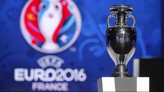 UEFA Etkinlikler Direktörü Martin Kallen, Fransa'da düzenlenecek 2016 Avrupa Futbol Şampiyonası'ndaki (EURO 2016) maçların, terör tehdidi olması halinde seyircisiz oynanabileceğini söyledi.