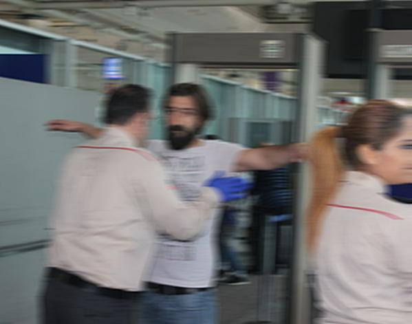 Havalimanında alınan güvenlik tedbirleri kapsamında terminal kapılarında yer alan x-ray cihazlarının sinyal gücü arttırıldı.