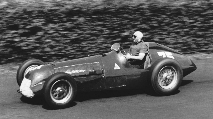 II. Dünya Savaşı'ndaki büyük kıyımlar her spor alanını etkilediği gibi araba yarışlarını da büyük ölçüde etkiliyor ve yarışlara engel oluyordu. Savaş biter bitmez 1946'da Grand Prix'e yeni kurallar getirildi. Formula One olarak ilk kez araçlarda belirli standartlar arayan organizasyonun ilk ayağı 1946'da Turin'de gerçekleştirildi. Ancak hala turnuvanın adı Grand Prix olarak kalmış olsa da 1950'de Formula 1 Dünya Şampiyonası olarak tamamen adını değiştirdi.