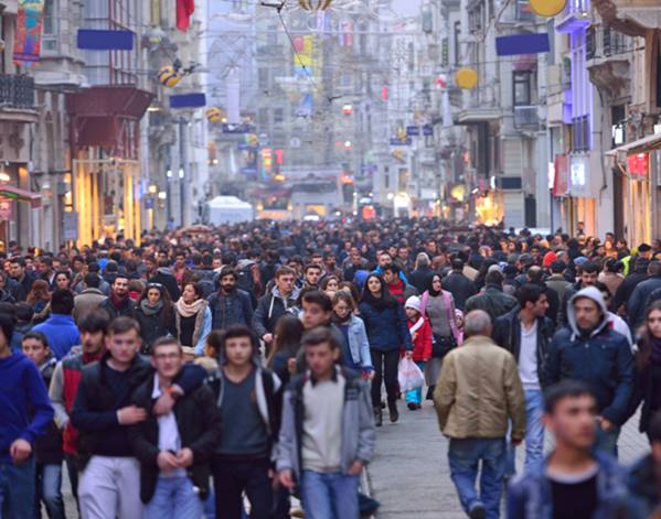 Yenibiris.com verilerine göre iş ilanlarının yüzde 50’sinden çoğu megakent İstanbul’dan veriliyor. Firmalar 3 bin satış uzmanı arıyor. Bankalar ayda 50 bin başvuru alıyor.