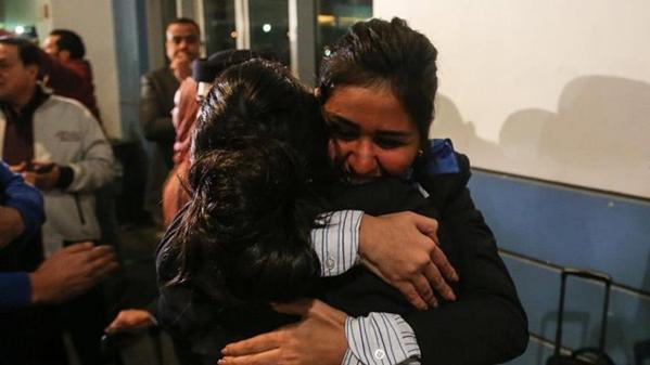 Kaçırılan Mısır uçağının yolcuları Kahire'ye geldi
