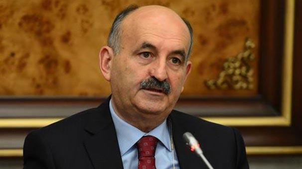 Sağlık Bakanı Müezzinoğlu, sigara yasağını genişletecek düzenlemenin de Haziran sonuna kadar yasalaşacağını açıkladı.