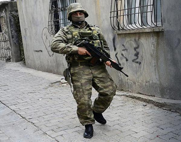 Terör saldırılarının 265 günlük bilançosu açıklandı: 5 bin 359 terörist etkisiz hale getirildi, 285 sivil yaşamını yitirdi. Operasyonlarda 215'i asker, 133'ü polis, 7'si korucu 355 güvenlik görevlisi ise şehit oldu. Bu süreçte teröristler 298 TIR yaktı