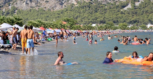 Bombalı saldırılar ve Rusya ile yaşanan gerilim turzimde ağır darbe vurdu. Hürriyet ekonomi yazarı Erdal Sağlam, sektörün bu yılki kaybının 12 milyar doları bulacağını yazdı.