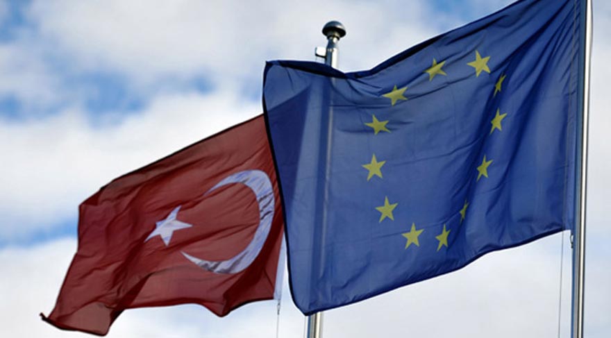 Junker'den Türkiye'ye 'vize koşullarını sulandırmayız' uyarısı