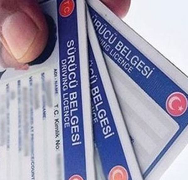 Sürücü adaylarının merakla beklediği 2016 Ehliyet Sınavı tarihleri belli oldu. MEB tarafından açıklanan 2016 Ehliyet Sınavı tarihleri haberimizde. Şu an en yakın 2016 Ehliyet Sınavı tarihi 14 Mayıs 2016 olarak belirlendi. İşte 2016 Ehliyet Sınavı hakkında detaylı bilgiler.