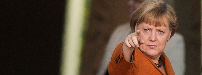 Mizahçı Jan Böhmermann´ın yargılanması yönünde karar veren Almanya Başbakanı Angela Merkel´e muhalefetten tepki yağıyor