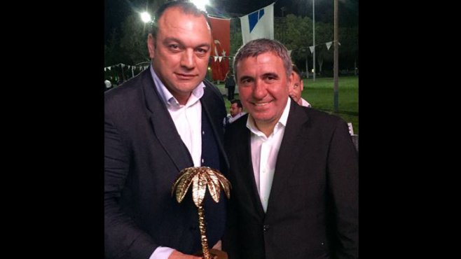Yılın Spor Muhabiri ödülünü TRT Spor ve Lig TV İtalya Temsilcisi Dündar Keşaplı aldı.