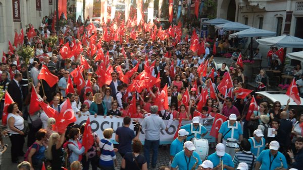 BEŞİKTAŞ BELEDİYESİ’NDEN MEŞALELİ İLK ADIM YÜRÜYÜŞÜ