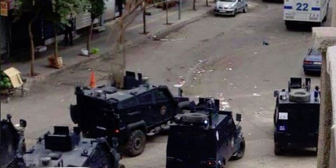 Diyarbakır da polise saldırı