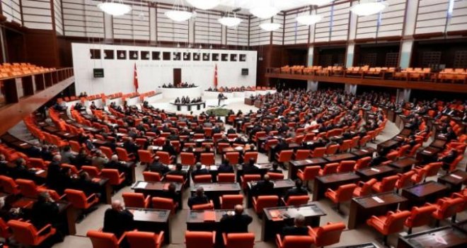 "Meclis Genel Kurulu'nda CHP'li Levent Gök ve Adalet Bakanı Bekir Bozdağ arasında "Suriye" gerginliği yaşandı. "