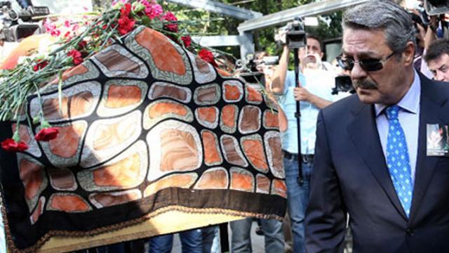 Levent caminde Oya Aydoğan'ın cenazesinde büyük ayıp