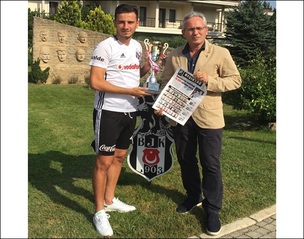 Gazetecilerin belirlediği adaylara 10.000 taraftar katıldı ve Yılın futbolcusunu belirledi. Gazetecilerin gösterdiği adaylar Oğuzhan, Gomez, Atiba ve Sosa idi. Beşiktaş Medya Grup sezon bitiminden sonra adayları tüm yayınlarında ve sosyal medyada açıkladı. Beşiktaş camiası ve kamuoyuyla yapılan paylaşımlar büyük ilgi gördü. Açıklanan adaylara taraftarlar oy yağdırdı. Kıyasıya süren çekişme sonucu beğeni sayısı fazla olan adaylardan Beşiktaş’ın genç yıldızı Oğuzhan Beşiktaş’ta “Yılın Futbolcusu oldu. Oğuzhan Özyakup'a Geleneksel "Yılın Futbolcusu" Kupası Beşiktaş Ümraniye Nevzat Demir tesislerinde taraftarların katıldığı törenle verildi.