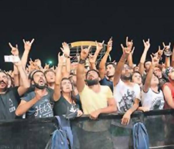 Dalyan sahilinde 24 Ağustos'ta başlayan ve beş gün boyunca rock müzik hayranı binlerce kişiyi bir araya getiren festivalin son gününde Hayko Cepkin, Serkan Ferat, Pentagram, Kurban, Metin Türkcan ve Black Tooth sahne aldı.