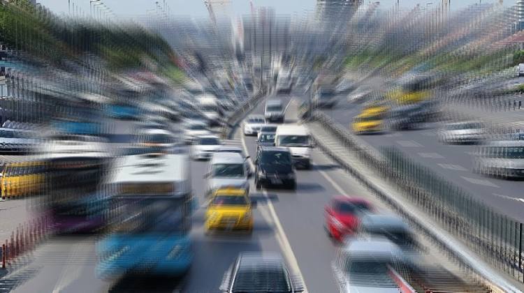 Beklenen indirimin birkaç ay sonra poliçelere yansıyacağı söyleniyor, ancak sürekli ertelenen indirimin birkaç ay sonra ineceğinin de garantisi bulunmuyor.