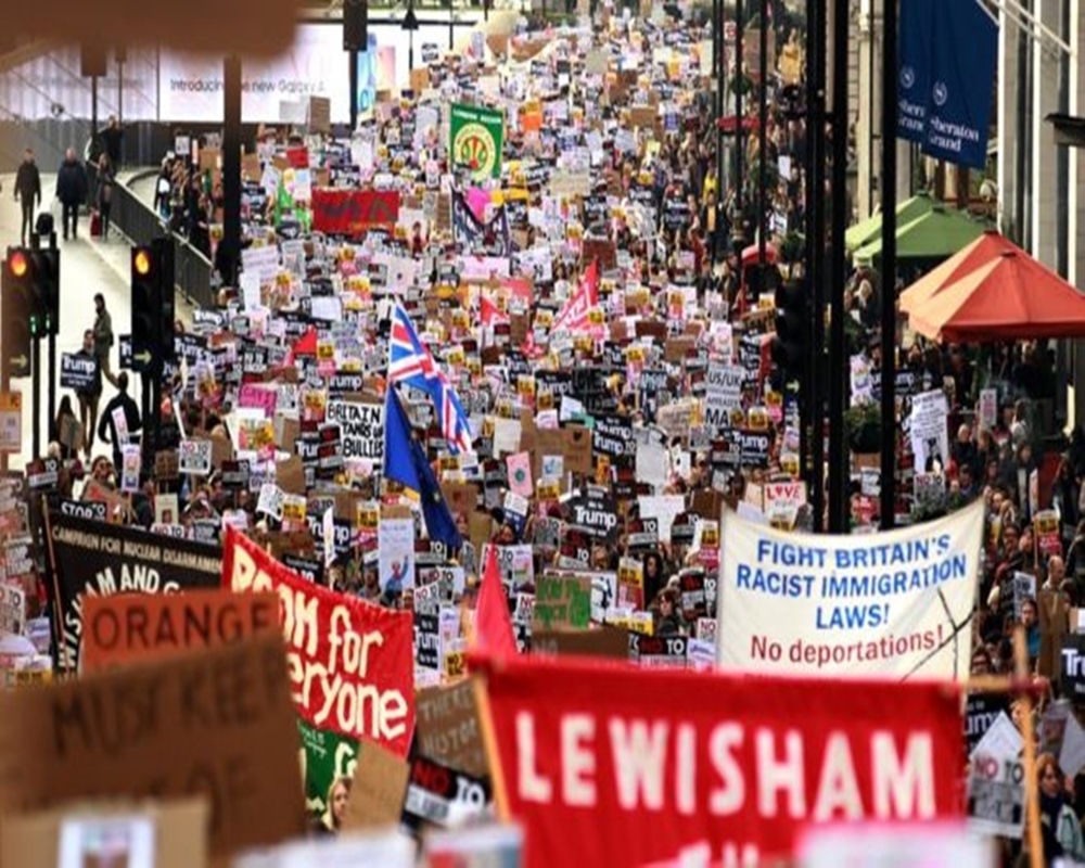 Londra, Trump’ı protesto etti!