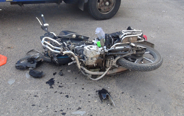 Motosiklet kazası ucuz atlatıldı