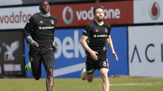 Demba Ba ve Caner görev istiyor