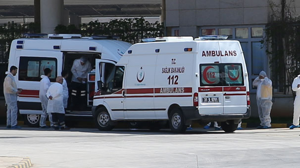 Ambulanslar sınırdan yaralı taşıyor