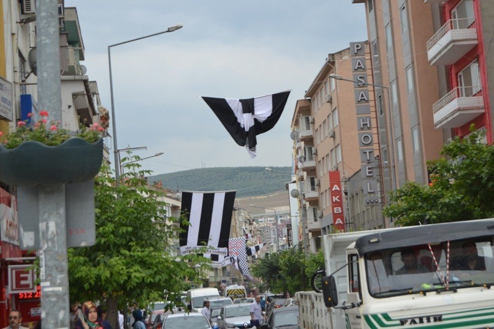 Bursa'da bayrak krizi