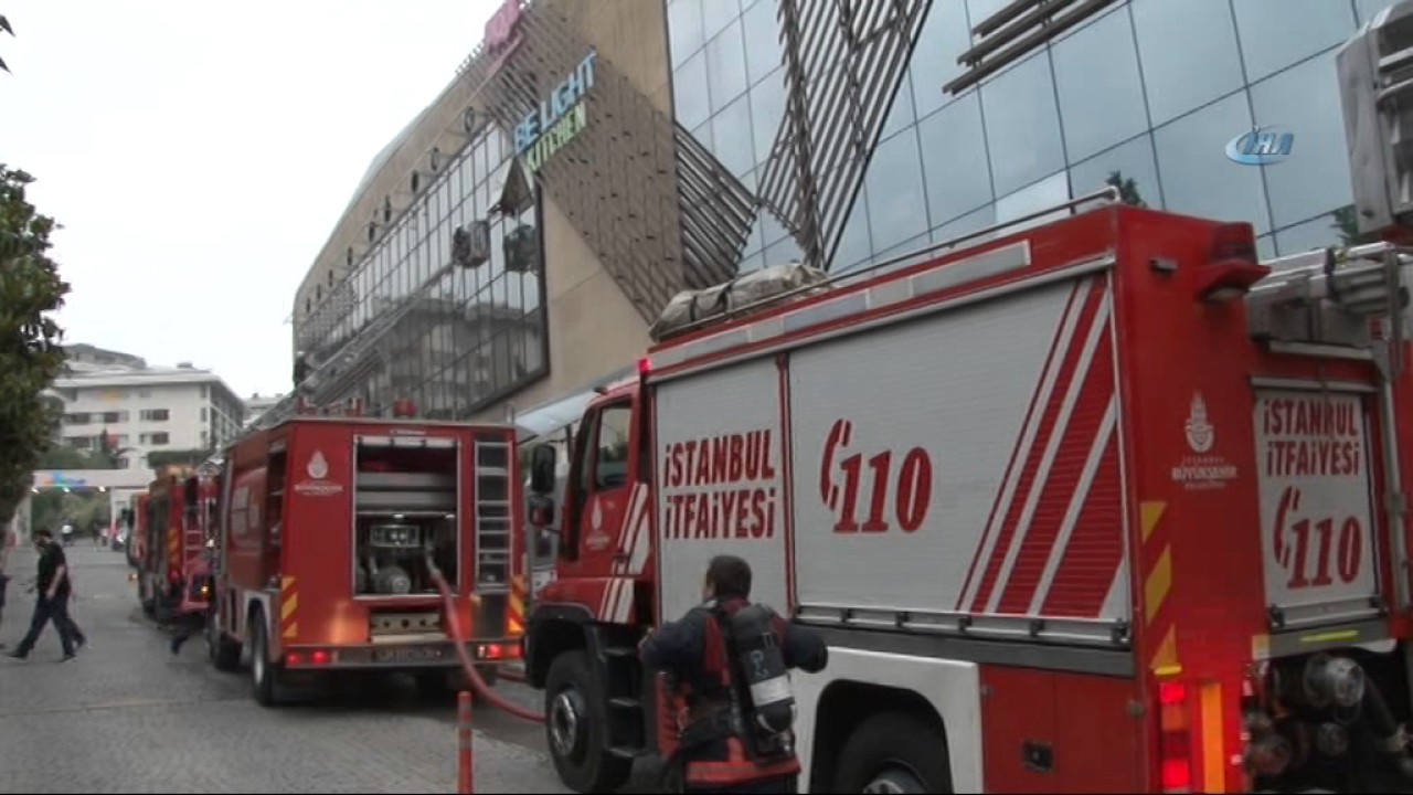 Ortaköy'de AVM'de yangın