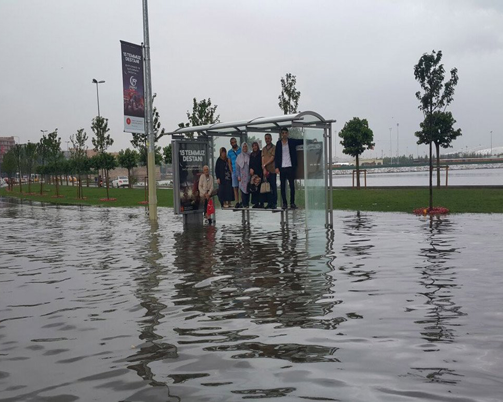 İstanbul'u seller götürdü