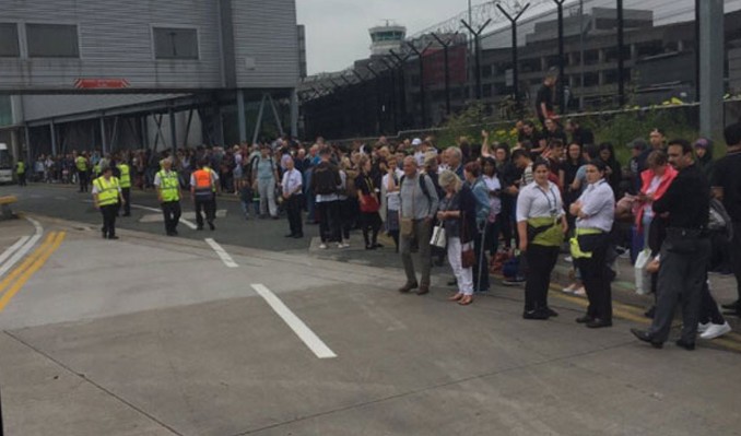 Manchester'da havalimanı boşaltıldı