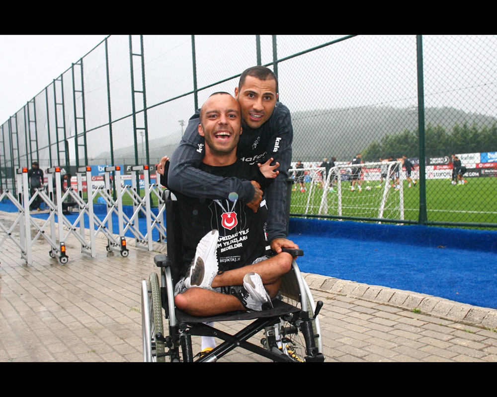 Beşiktaşlı futbolcu Ricardo Quaresma ile tanışmak isteyen Sefa'nın hayali gerçek oldu.