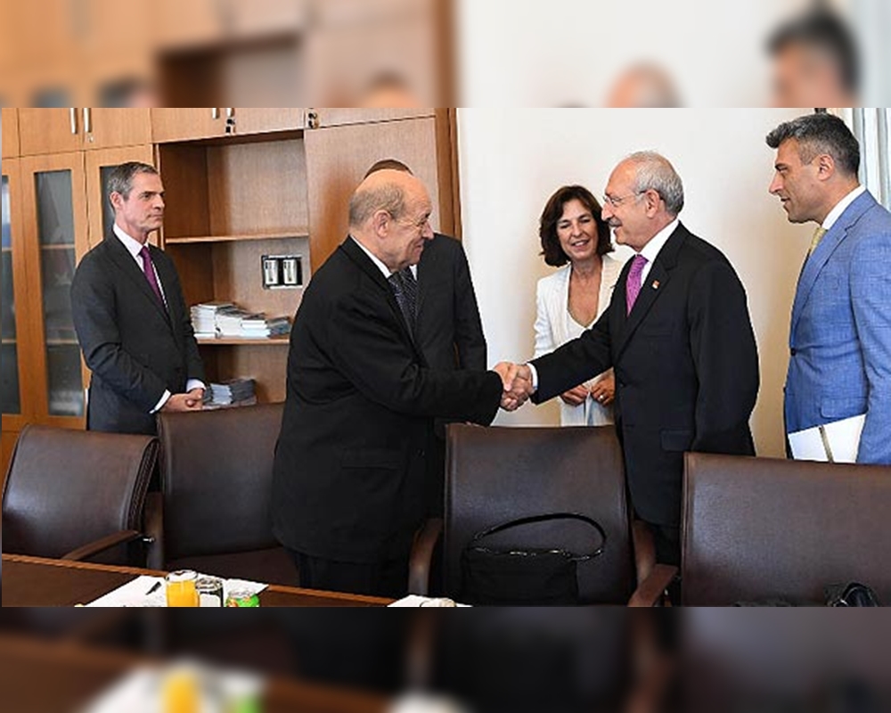 CHP Genel Başkanı Kemal Kılıçdaroğlu, Fransa Avrupa ve Dışişleri Bakanı Jean Yves Le Drian'la Türkiye Büyük Millet Meclisi'nde (TBMM) görüştü.