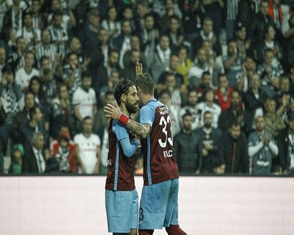 Olcay Şahan, Trabzonspor formasıyla Vodafone Park'ta Beşiktaş filelerini havalandırınca statta eşine az rastlanır sahneler yaşandı.