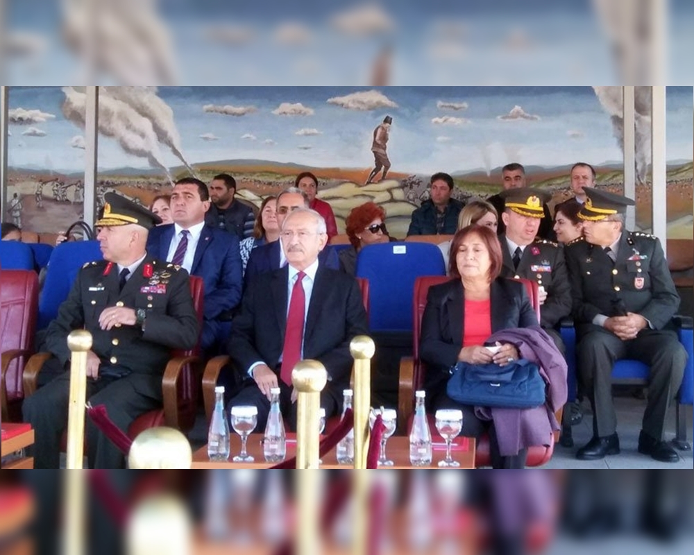 CHP Genel Başkanı Kemal Kılıçdaroğlu, Sivas'ta vatani görevini yapan oğlu Kerem Kılıçdaroğlu'nun yemin törenine katıldı.