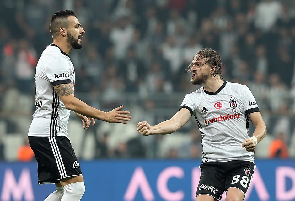 Caner Erkin özür diledi