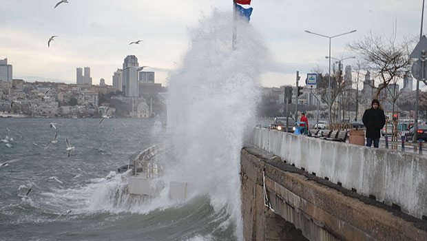 Fırtınanın hızı İstanbul'da 93 km.