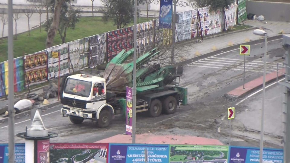 Maçka Parkı'nda ağaçların sökülmesine başlandı